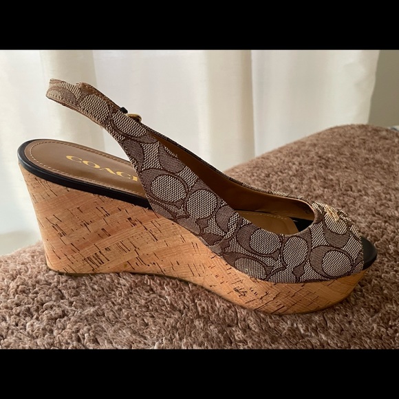 COACH women’s 8.5 wedges. - Picture 5 of 8